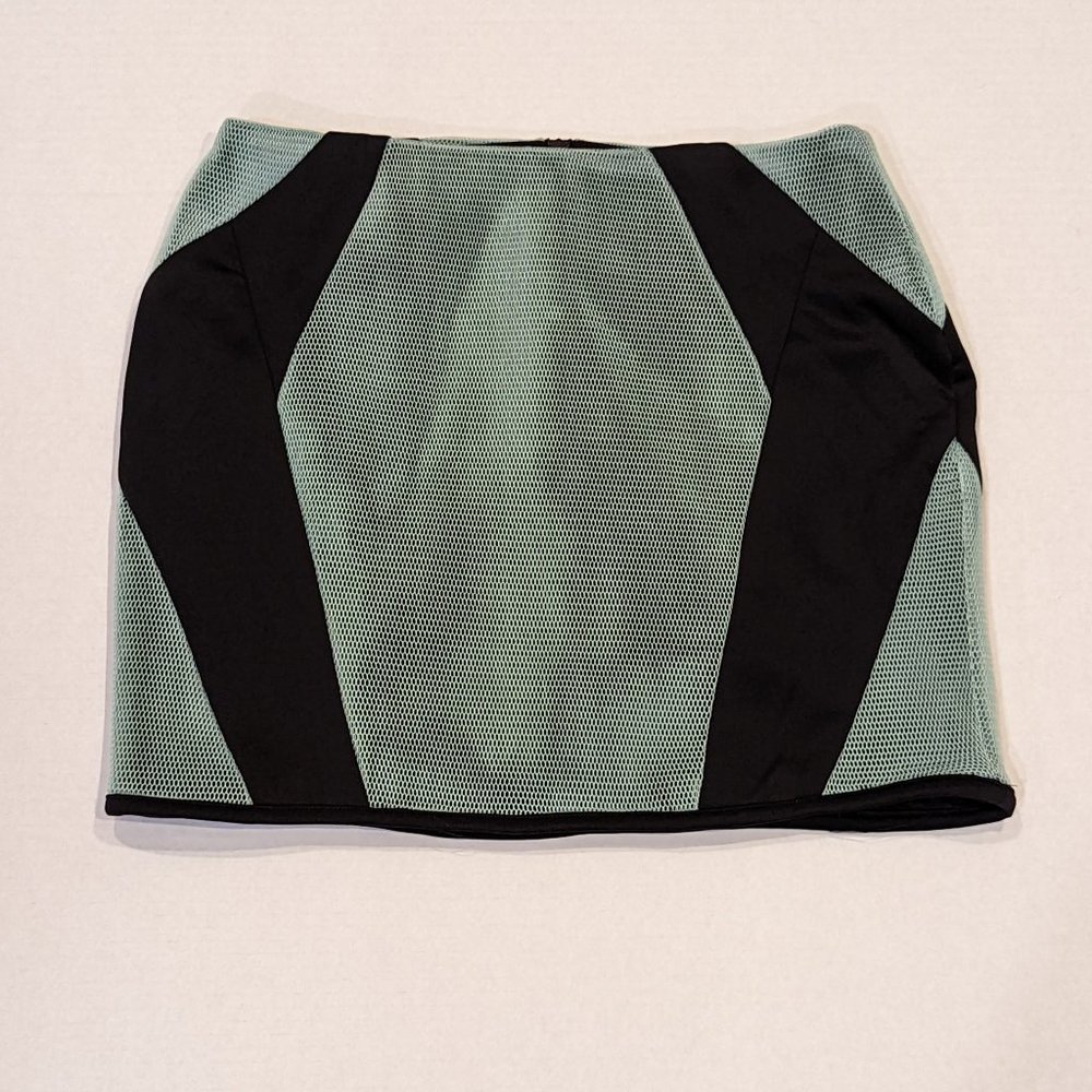 Women's Akira Chicago Red Label Mini Skirt Black with Aqua Netting Size Large
